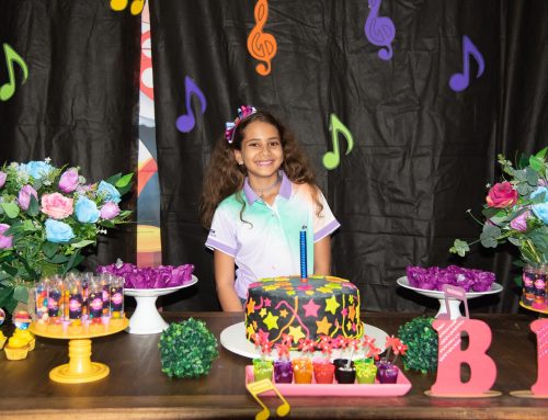 Apresentadora mirim ganha festa surpresa durante a gravação de programa infantil